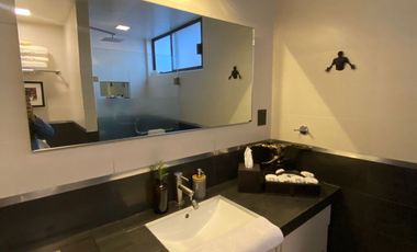 Casa en Esquina Col. La Paz, Ideal para negocio.