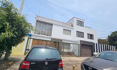 VENDO CASA EN BARRANCO CON MIRAFLORES PARQUE GONZALES PRADA PRECIO FINAL $280,000 FIJO