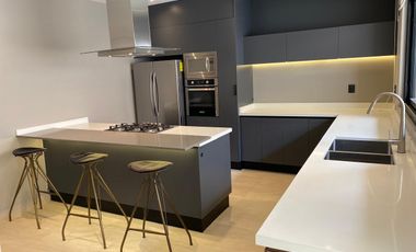 Preciosa casa de 3 niveles en renta en Villa Carriedo, zona de Lomas del Campanario Norte, Querétaro