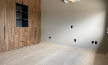 Preciosa casa de 3 niveles en renta en Villa Carriedo, zona de Lomas del Campanario Norte, Querétaro