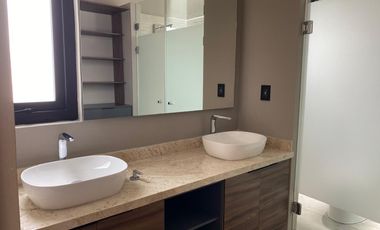 Preciosa casa de 3 niveles en renta en Villa Carriedo, zona de Lomas del Campanario Norte, Querétaro
