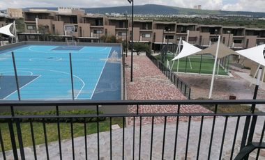 Preciosa casa de 3 niveles en renta en Villa Carriedo, zona de Lomas del Campanario Norte, Querétaro
