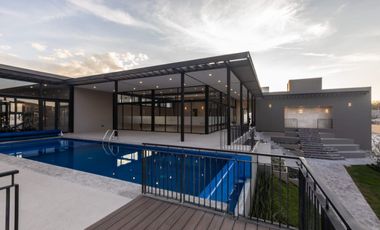 Preciosa casa de 3 niveles en renta en Villa Carriedo, zona de Lomas del Campanario Norte, Querétaro