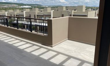 Preciosa casa de 3 niveles en renta en Villa Carriedo, zona de Lomas del Campanario Norte, Querétaro