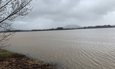 PARCELA CON CASA A ORILLA DE LAGO RAPEL