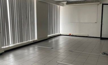 EN RENTA ESPACIO PARA OFICINA O LOCAL COMERCIAL 274 MTS. SOBRE AVENIDA EN CUERNAVACA, MORELOS.