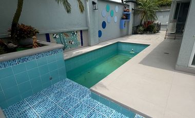 ¡Descubre esta obra maestra arquitectónica! Venta casa dúplex en Villa Santos