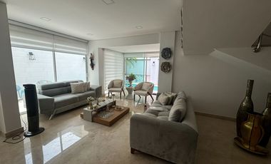 ¡Descubre esta obra maestra arquitectónica! Venta casa dúplex en Villa Santos