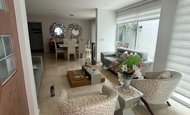 ¡Descubre esta obra maestra arquitectónica! Venta casa dúplex en Villa Santos