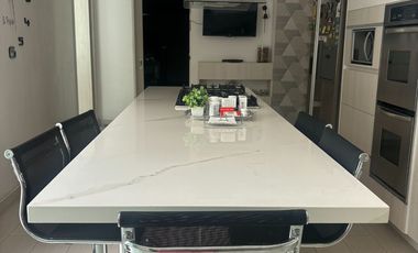 ¡Descubre esta obra maestra arquitectónica! Venta casa dúplex en Villa Santos