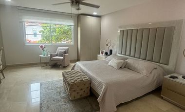 ¡Descubre esta obra maestra arquitectónica! Venta casa dúplex en Villa Santos