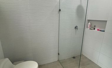 ¡Descubre esta obra maestra arquitectónica! Venta casa dúplex en Villa Santos