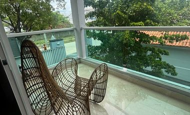 ¡Descubre esta obra maestra arquitectónica! Venta casa dúplex en Villa Santos