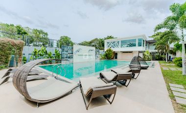 One Manalo Hotel