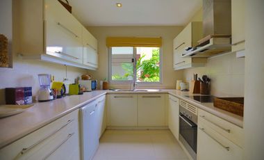 Charming Two-Bedroom House with Sea View & Beach Access – Foreign Ownership