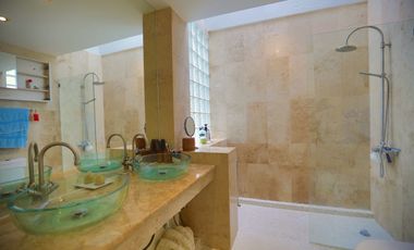 Charming Two-Bedroom House with Sea View & Beach Access – Foreign Ownership