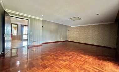 Luxury House with Land for Sale, Near Central Nakhon Pathom Fully furnished with built-in furniture.   ZT494