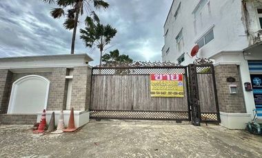 Luxury House with Land for Sale, Near Central Nakhon Pathom Fully furnished with built-in furniture.   ZT494