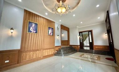 Luxury House with Land for Sale, Near Central Nakhon Pathom Fully furnished with built-in furniture.   ZT494