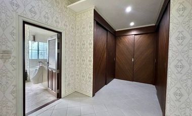 Luxury House with Land for Sale, Near Central Nakhon Pathom Fully furnished with built-in furniture.   ZT494