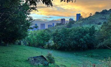 AMPLIO LOTE EN SABANETA CERCA A LA NATURALEZA Y LA CIUDAD