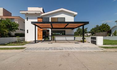 CASA EN VENTA EN PARAISO COUNTRY CLUB A 5 MINUTOS DE BURGOS