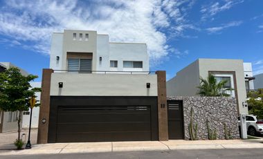Vendo Casa en Sonora la Ciudad de Hermosillo en  Fracc. Rivello al poniente de la ciudada.