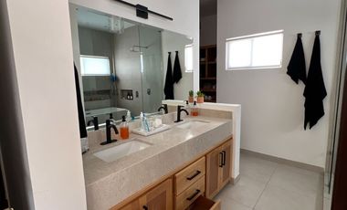 Vendo Casa en Sonora la Ciudad de Hermosillo en  Fracc. Rivello al poniente de la ciudada.