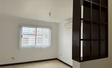 CASA EN RENTA EN BOSQUES DE LAS CUMBRES