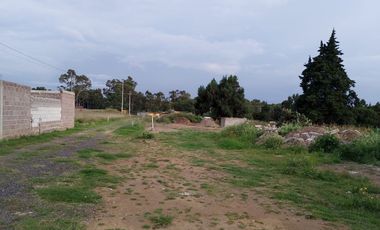 Terreno en Venta Con Servicios, a 30 metros de Avenida Principal.