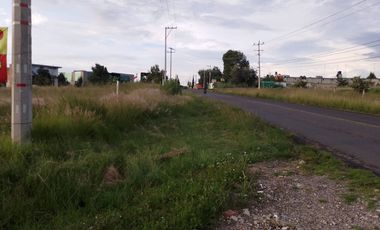 Terreno en Venta Con Servicios, a 30 metros de Avenida Principal.