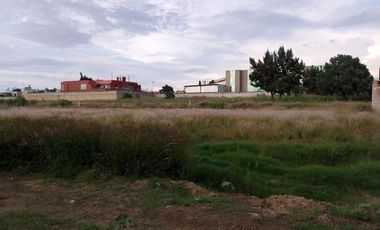 Terreno en Venta Con Servicios, a 30 metros de Avenida Principal.