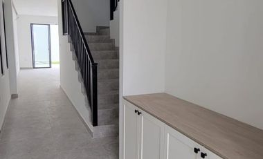 En venta lujosa y moderna casa de estreno en Ciudad Celeste, via a Samborondon