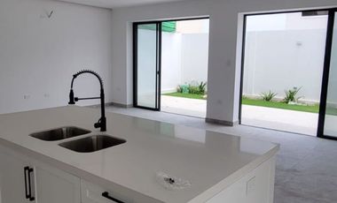 En venta lujosa y moderna casa de estreno en Ciudad Celeste, via a Samborondon
