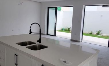 En venta lujosa y moderna casa de estreno en Ciudad Celeste, via a Samborondon
