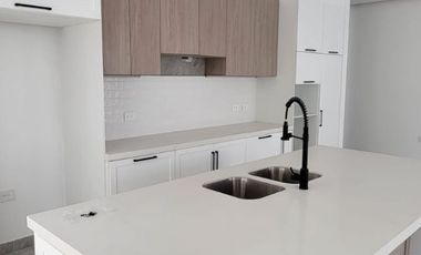 En venta lujosa y moderna casa de estreno en Ciudad Celeste, via a Samborondon
