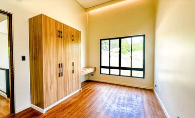 6 BR WITH SWIMMINNG POOL IN BF HOMES PARAÑAQUE CITY