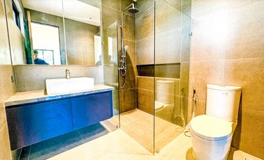 6 BR WITH SWIMMINNG POOL IN BF HOMES PARAÑAQUE CITY