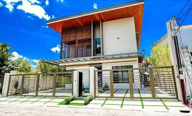 6 BR WITH SWIMMINNG POOL IN BF HOMES PARAÑAQUE CITY
