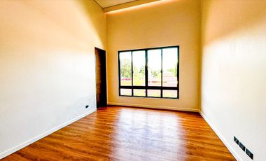 6 BR WITH SWIMMINNG POOL IN BF HOMES PARAÑAQUE CITY