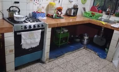 VENTA CASA DE 3 PISOS Y AZOTEA A UNAS CUADRAS DE WIESSE