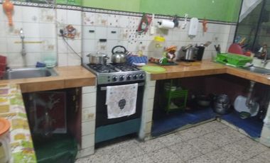 VENTA CASA DE 3 PISOS Y AZOTEA A UNAS CUADRAS DE WIESSE