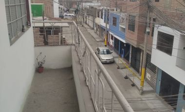 VENTA CASA DE 3 PISOS Y AZOTEA A UNAS CUADRAS DE WIESSE