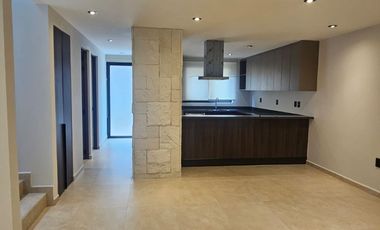 Bonita casa de 2 niveles en Villa Magna zona de Lomas del Campanario Norte en Querétaro