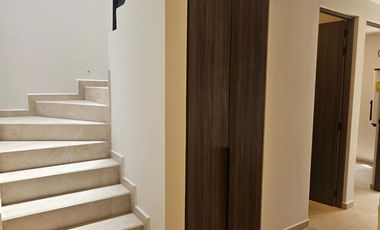 Bonita casa de 2 niveles en Villa Magna zona de Lomas del Campanario Norte en Querétaro