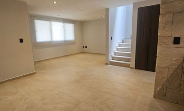 Bonita casa de 2 niveles en Villa Magna zona de Lomas del Campanario Norte en Querétaro