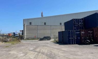 CONJUNTO DE BODEGAS EN RENTA