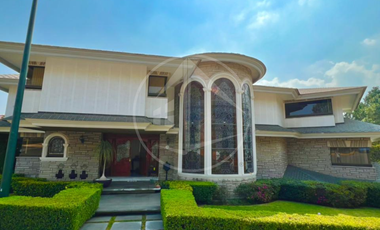 Casa En Chiluca: Jardín Plano Y Diseño Espacioso En Un Entorno Natural Exclusivo
