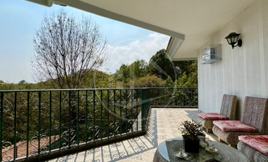 Casa En Chiluca: Jardín Plano Y Diseño Espacioso En Un Entorno Natural Exclusivo