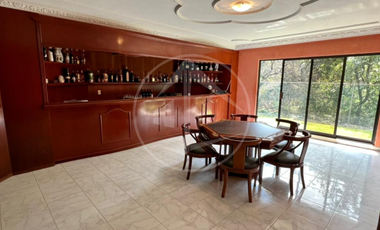Casa En Chiluca: Jardín Plano Y Diseño Espacioso En Un Entorno Natural Exclusivo